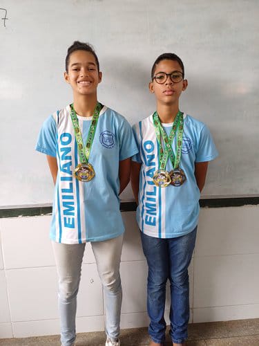 Aluno e Aluna do Emiliano medalhistas no campeonato brasileiro na categoria kata