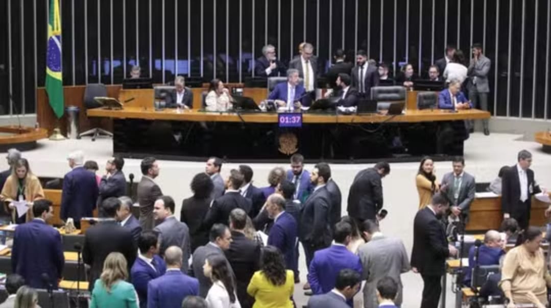 Crônica do Professor Antônio Glauber sobre as notícias do dia 19 de dezembro de 2024