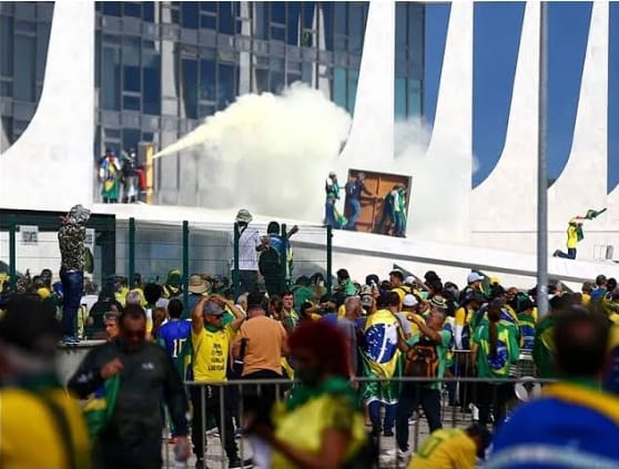 Um Domingo de Vergonha: A Tentativa de Golpe Canalha de 8 de Janeiro de 2023