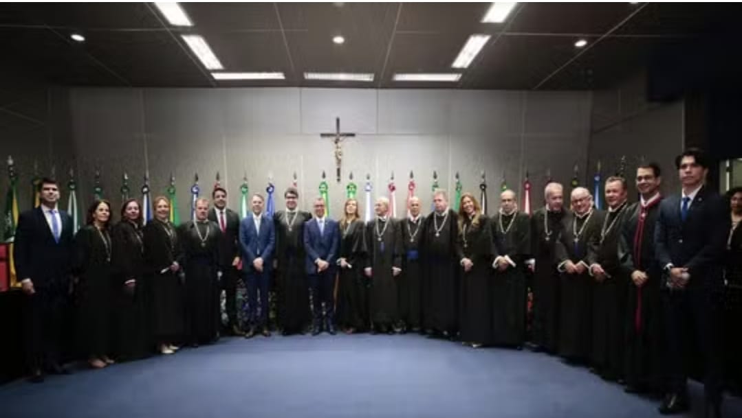 Crônica do Professor Antônio Glauber sobre as notícias do dia 03 de fevereiro de 2025