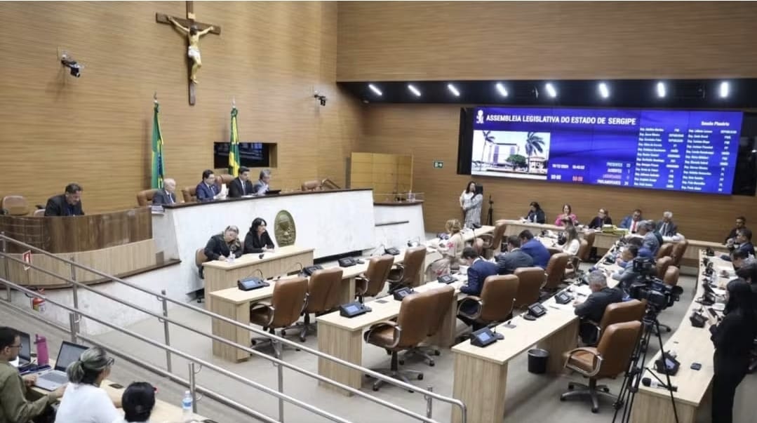 Crônica do Professor Antonio Glauber sobre as notícias do dia 24 de abril de 2025