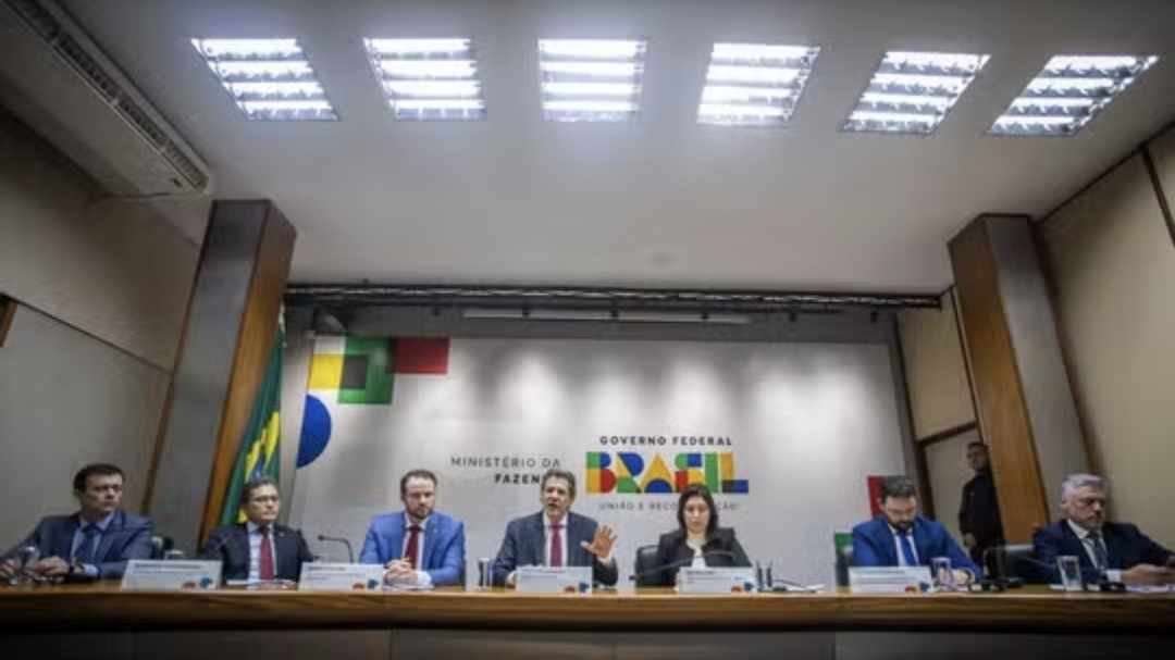 Crônica do Professor Antonio Glauber sobre as notícias do dia 02 de junho de 2025