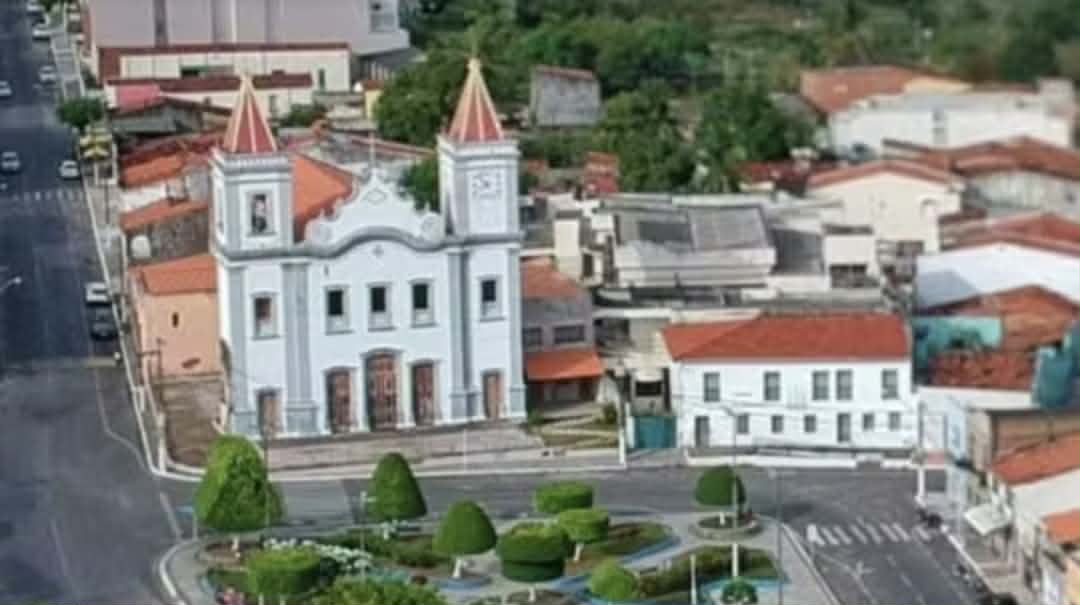 Crônica do Professor Antonio Glauber sobre as notícias do dia 30 de abril de 2026